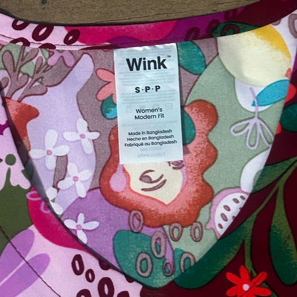 Wink Multicolor Floral Scrub Top size Small NWT - Picture 3 of 3